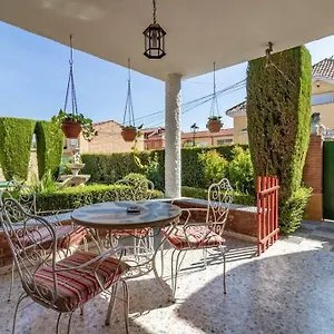 Chalet Acogedor Con Piscina Muy Cerca De Granada Сasa de vacaciones Churriana de la Vega